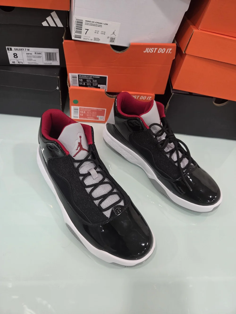 Nike Jordan Max Aura 2